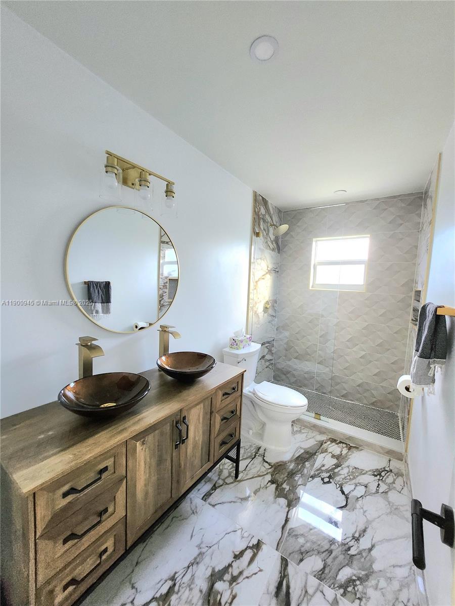 LAUDERDALE WEST 2 SEC - Residential
