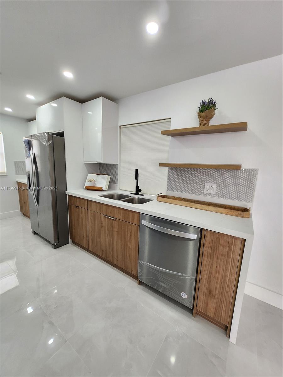 LAUDERDALE WEST 2 SEC - Residential