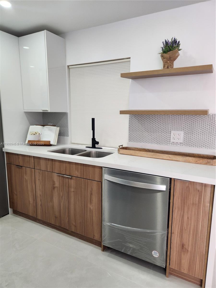 LAUDERDALE WEST 2 SEC - Residential
