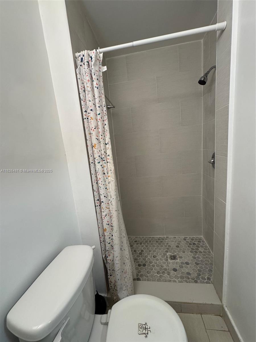 HOLLYWOOD - Residential Lease