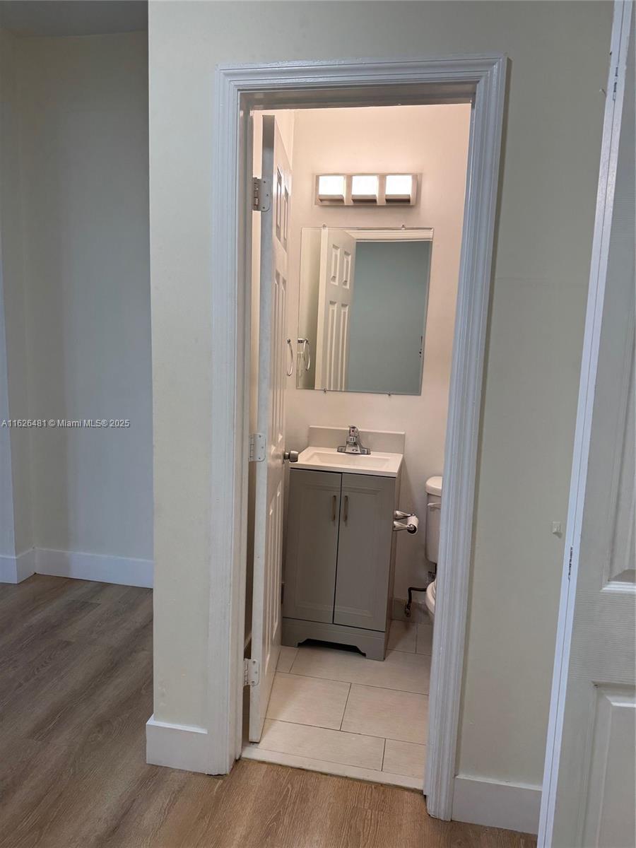 HOLLYWOOD - Residential Lease