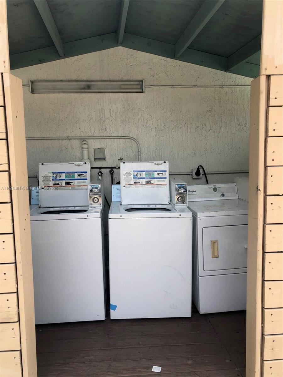 HOLLYWOOD - Residential Lease