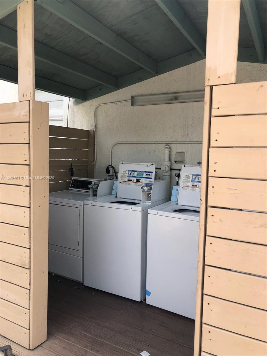 HOLLYWOOD - Residential Lease