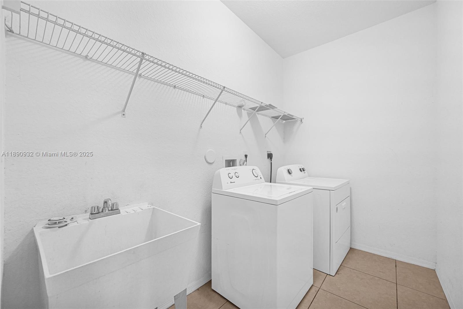 SORRENTO TOWNHOMES - Residential