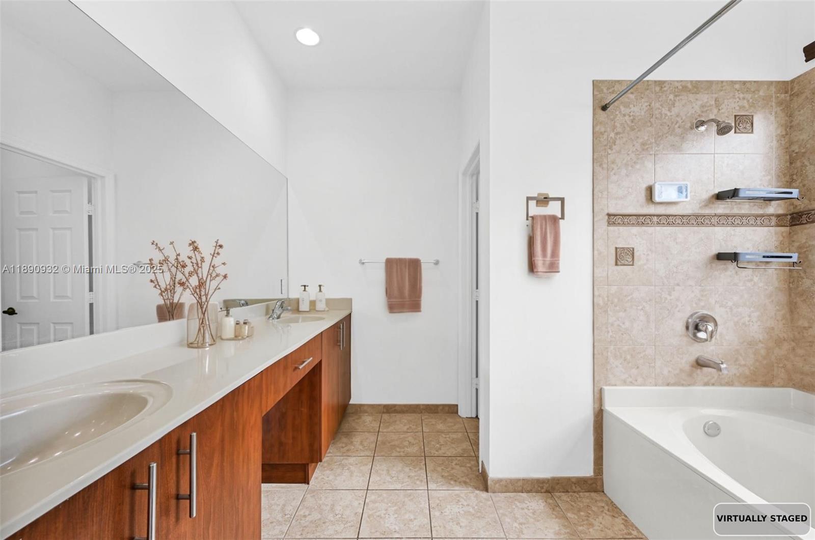 SORRENTO TOWNHOMES - Residential