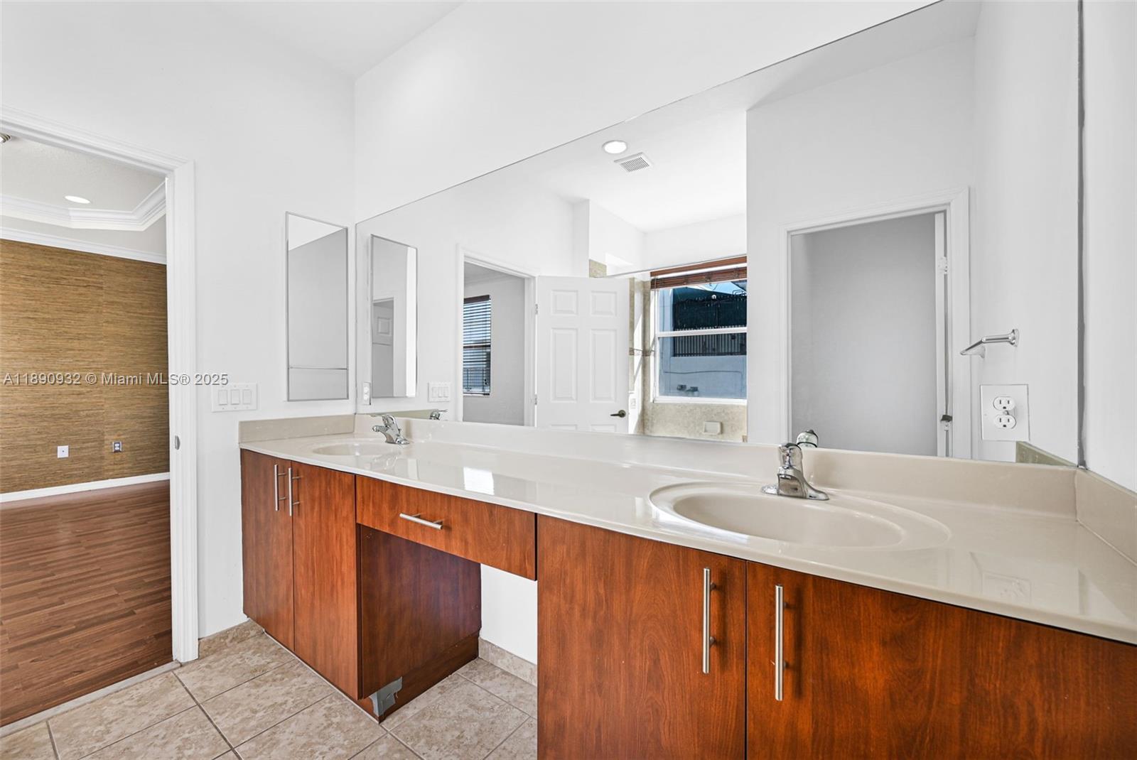 SORRENTO TOWNHOMES - Residential