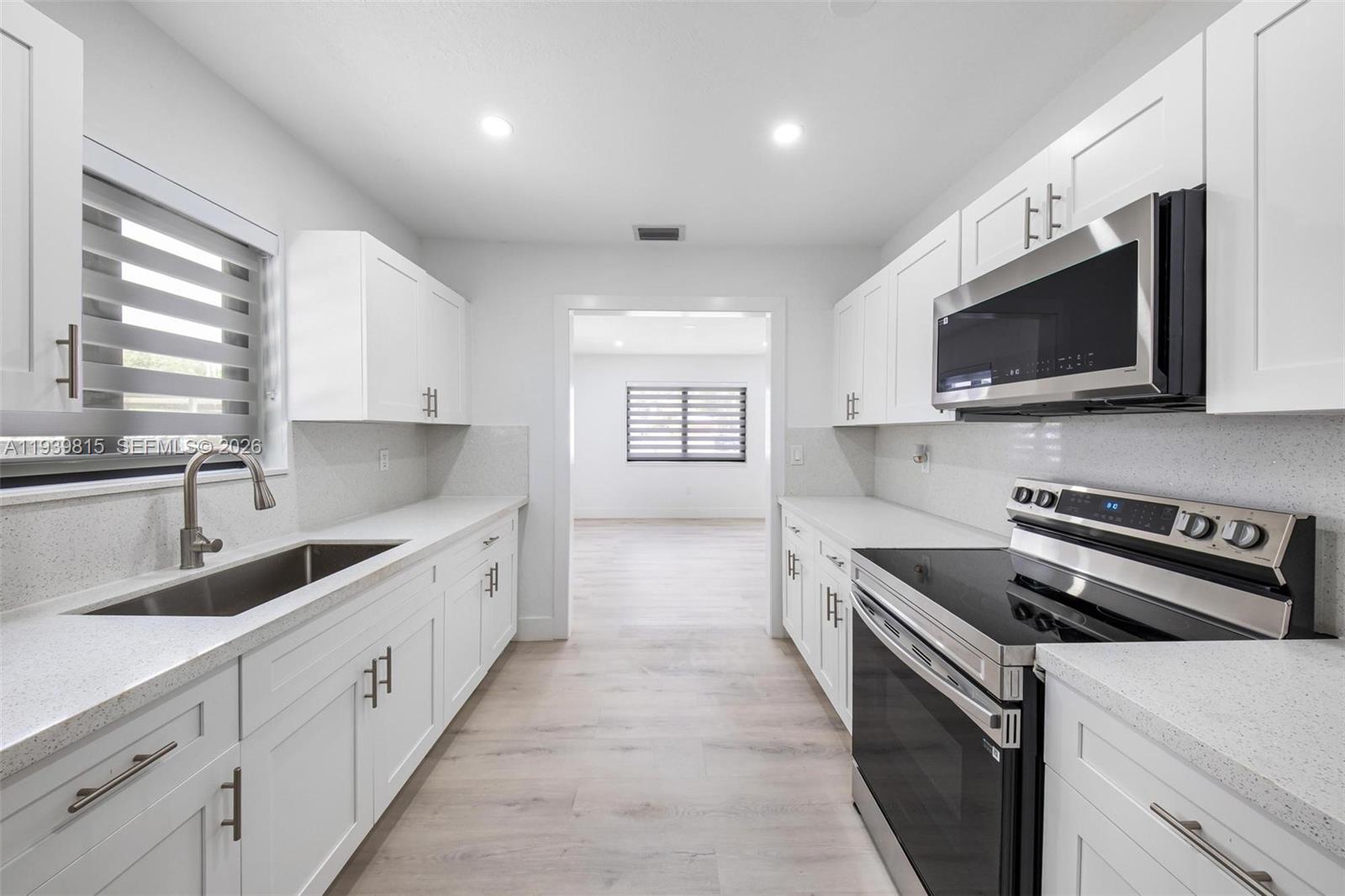 CAROLINDA PARK - Residential