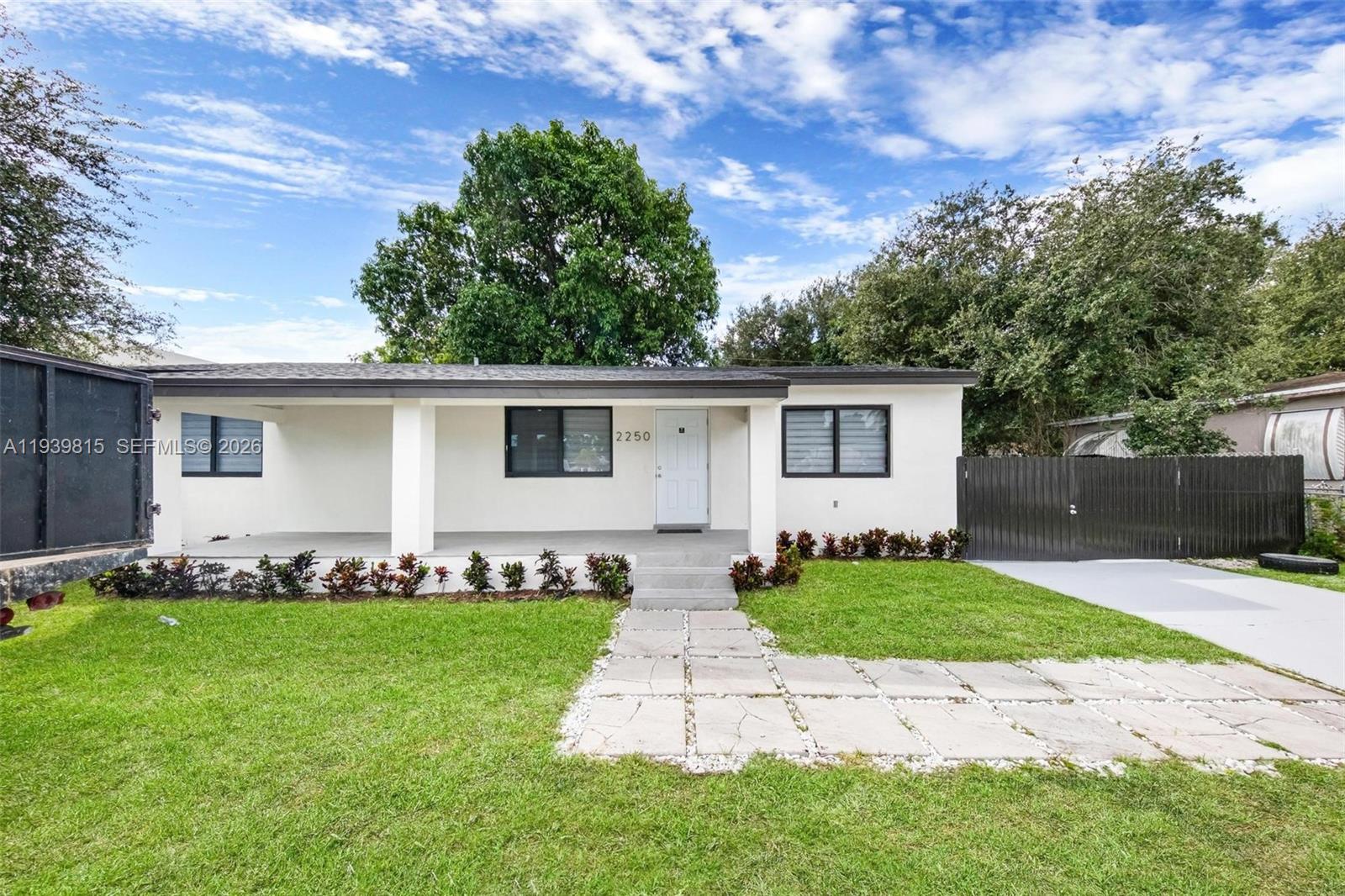 CAROLINDA PARK - Residential