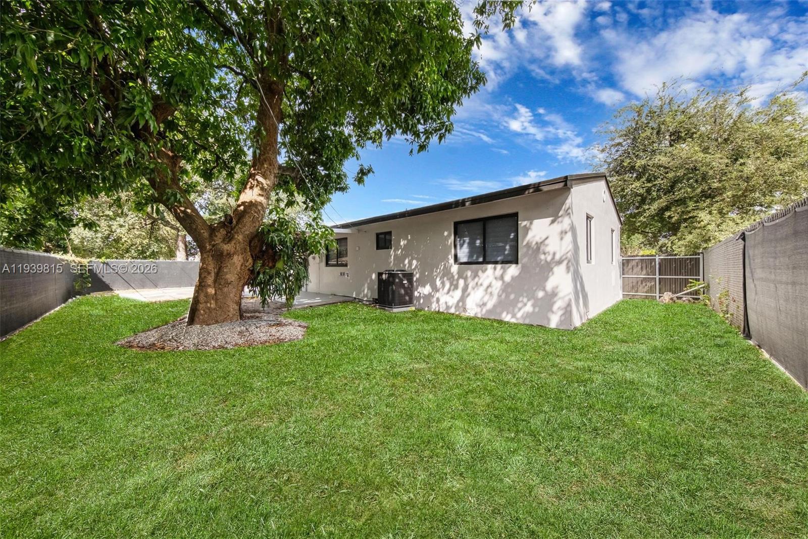 CAROLINDA PARK - Residential