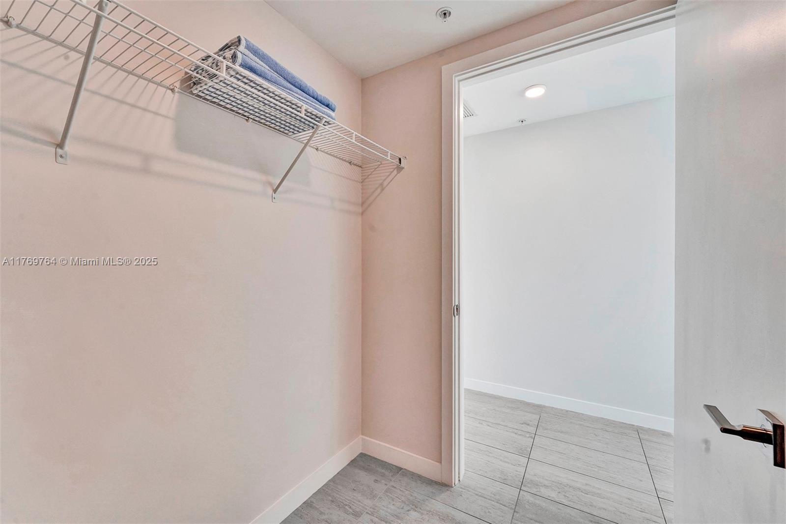 QUADRO CONDO - Residential