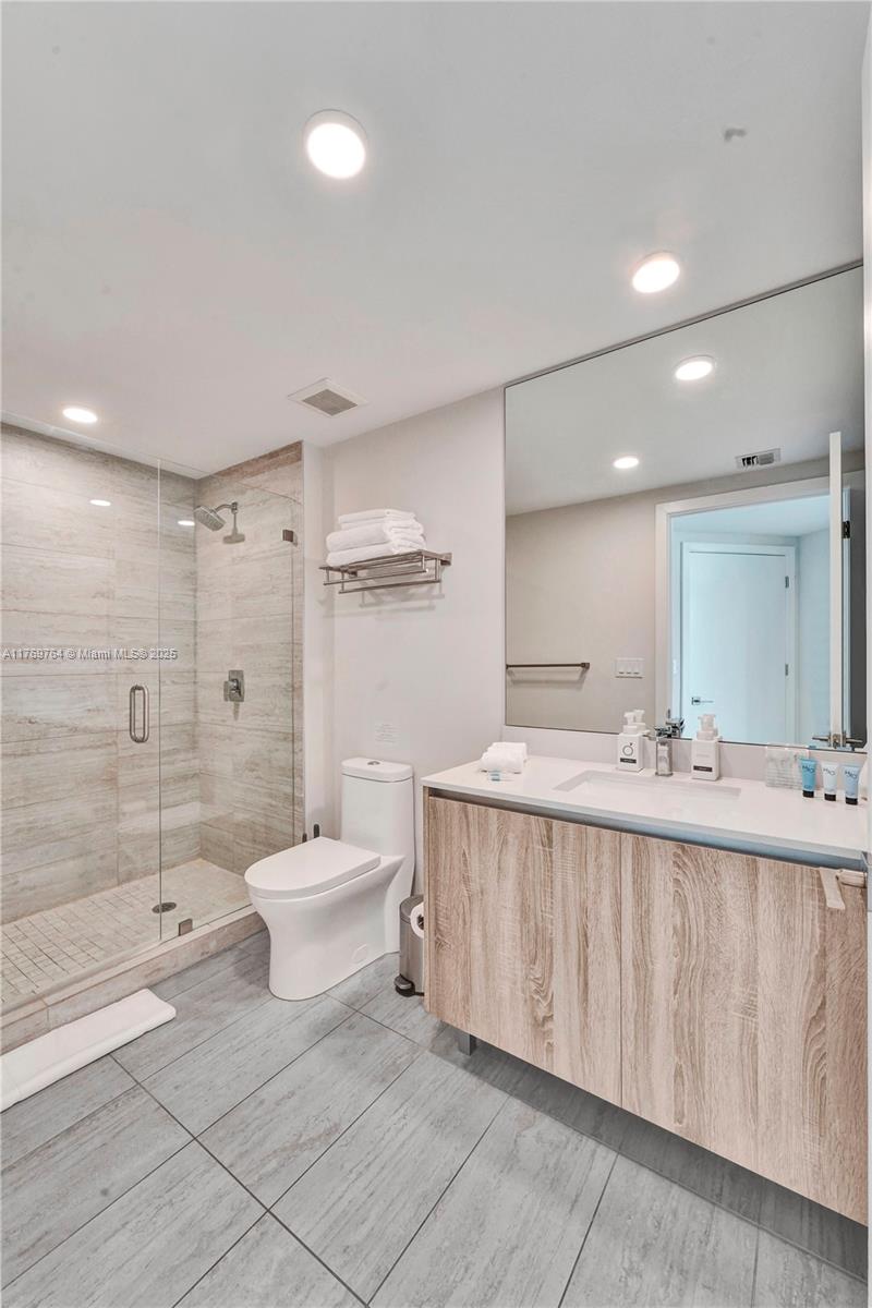 QUADRO CONDO - Residential
