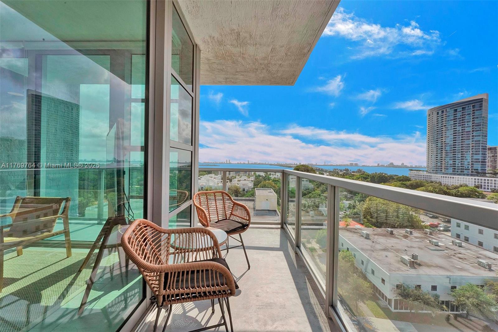 QUADRO CONDO - Residential