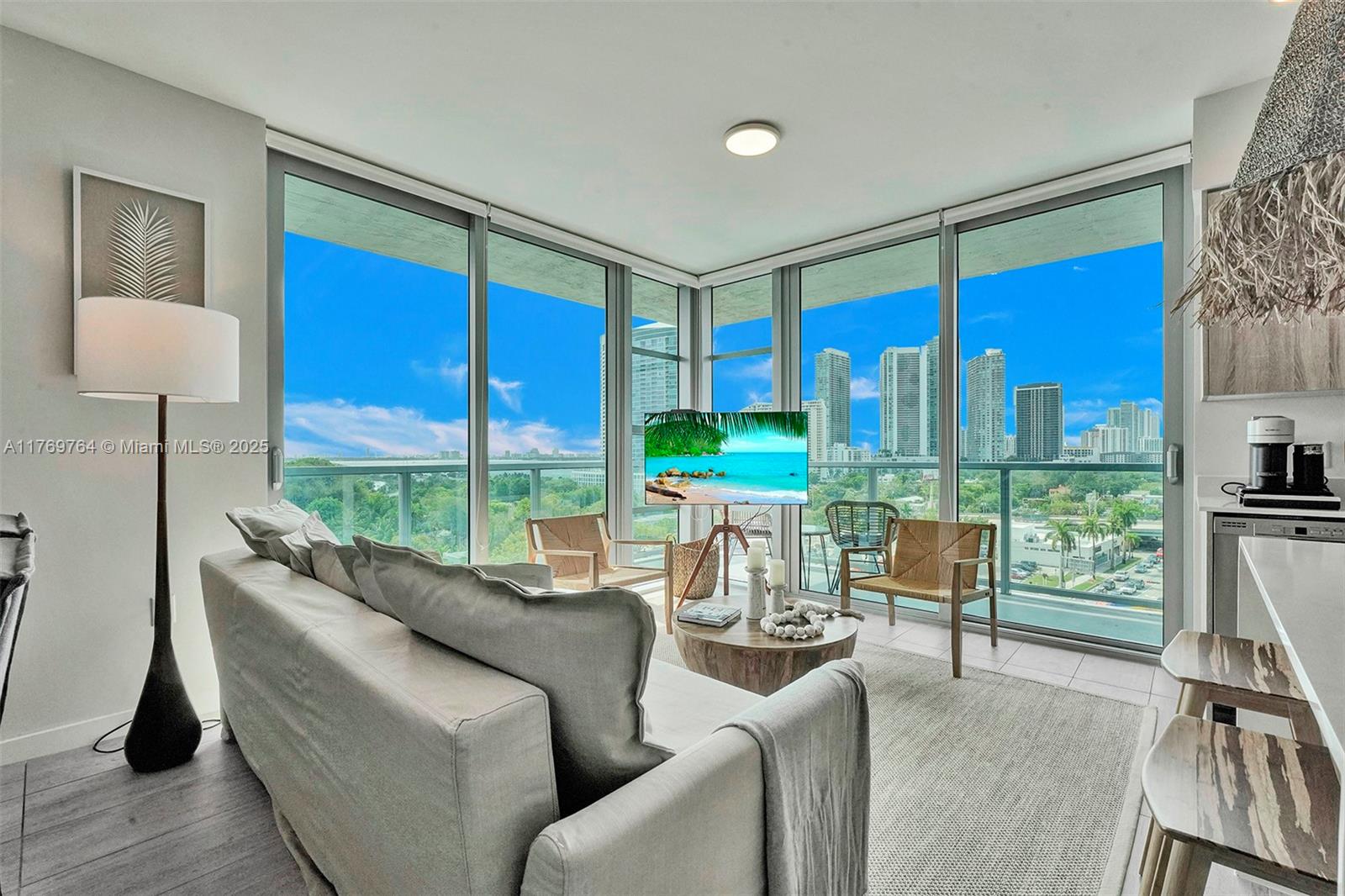 QUADRO CONDO - Residential