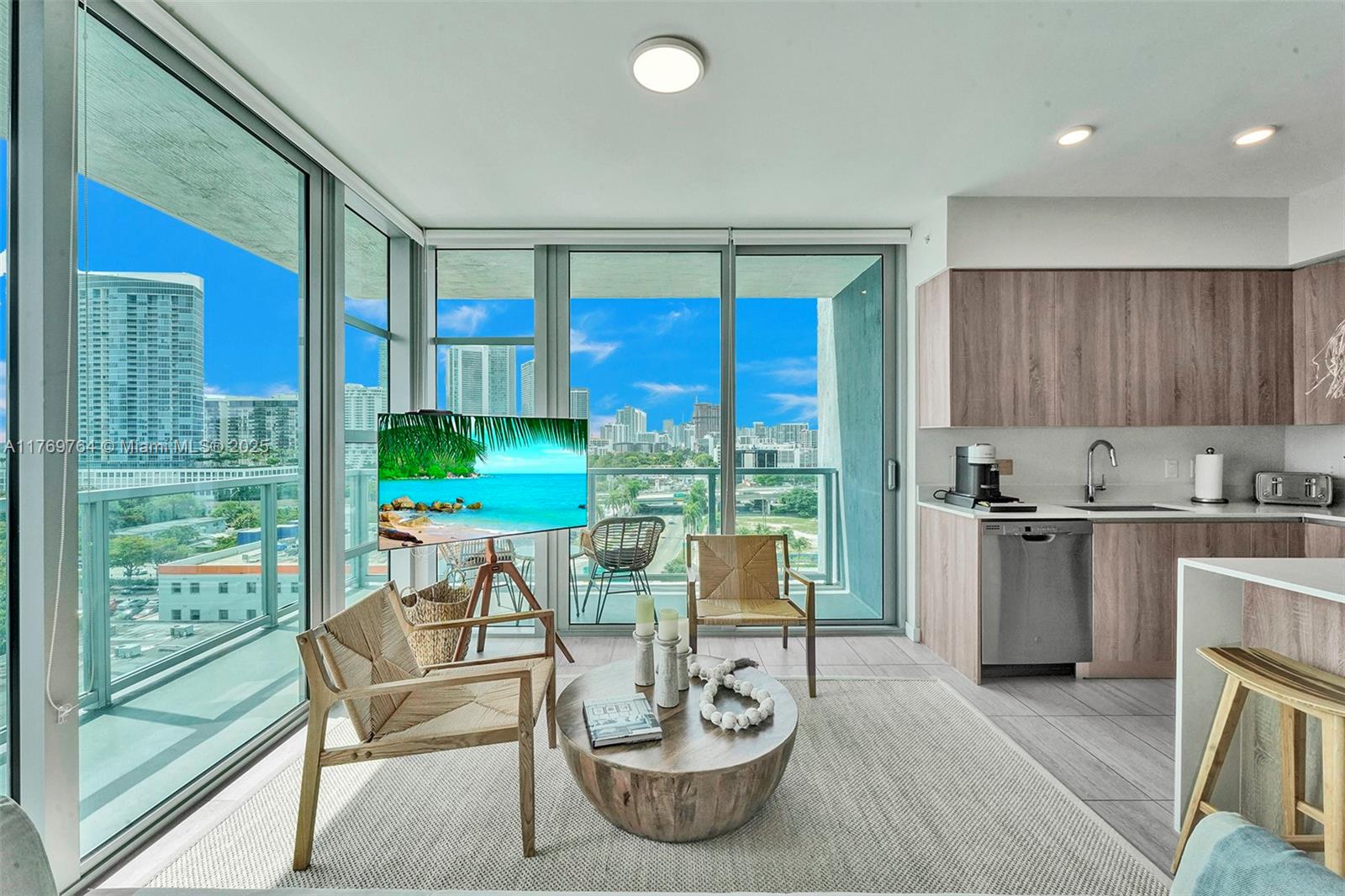 QUADRO CONDO - Residential