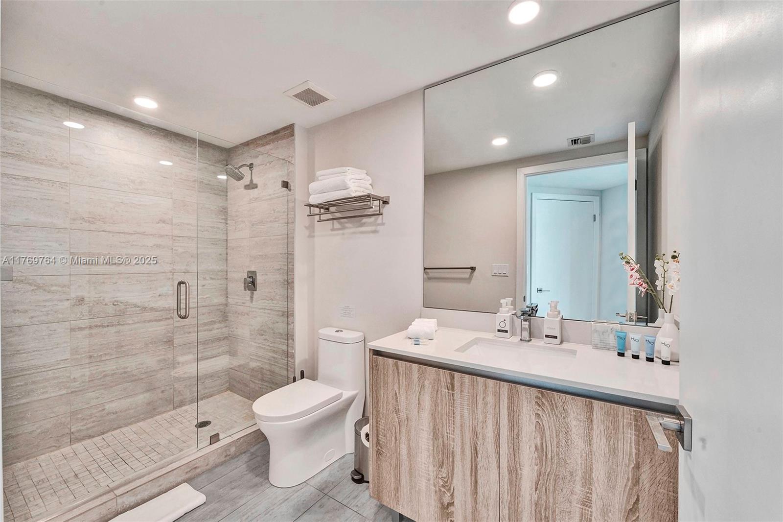 QUADRO CONDO - Residential