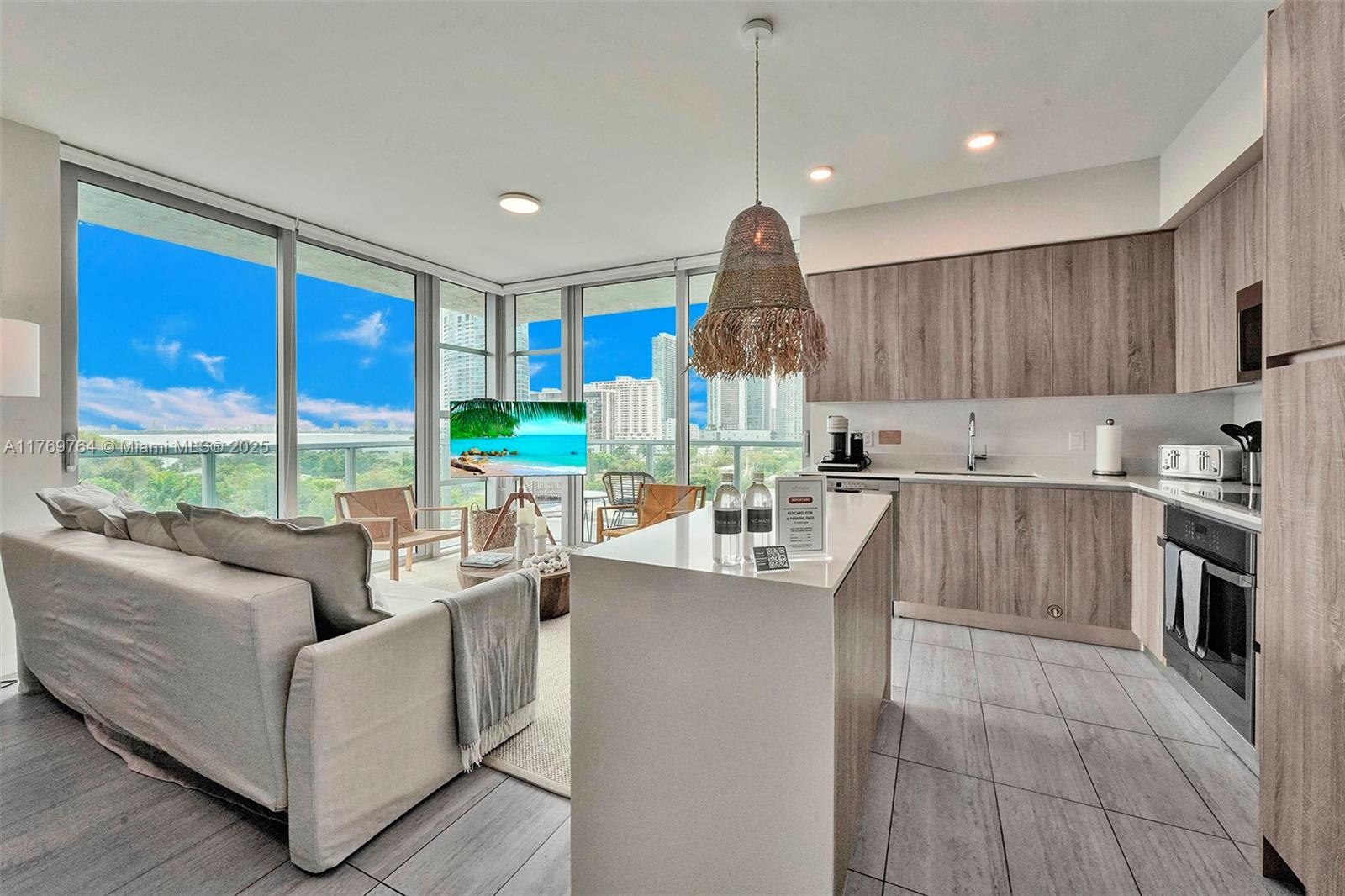 QUADRO CONDO - Residential