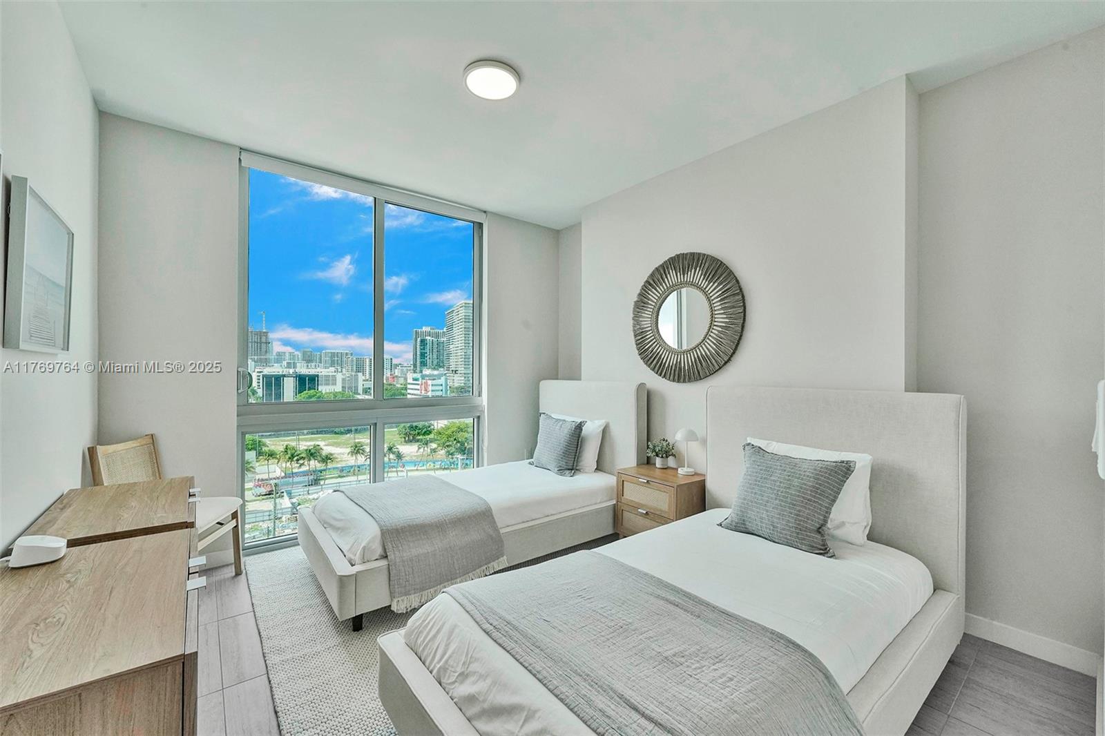 QUADRO CONDO - Residential