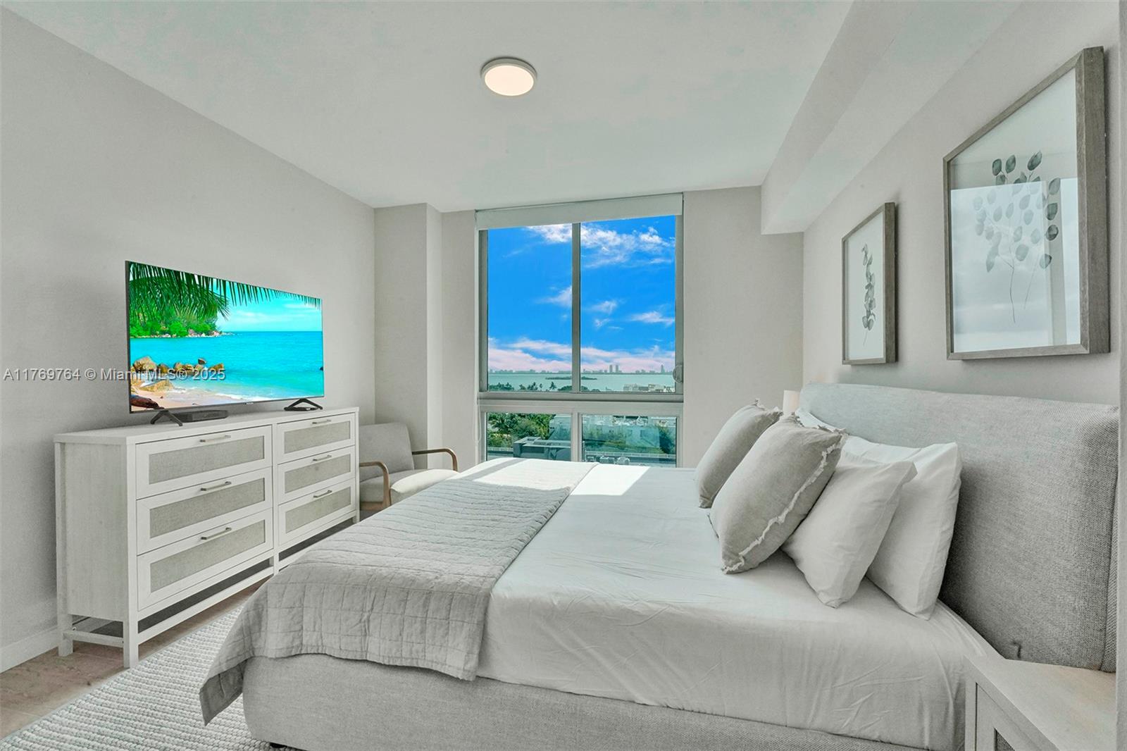 QUADRO CONDO - Residential