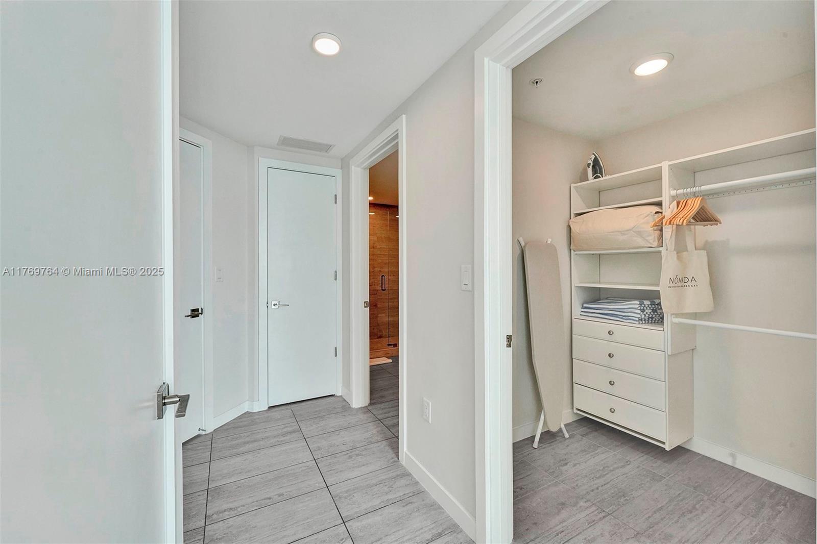 QUADRO CONDO - Residential