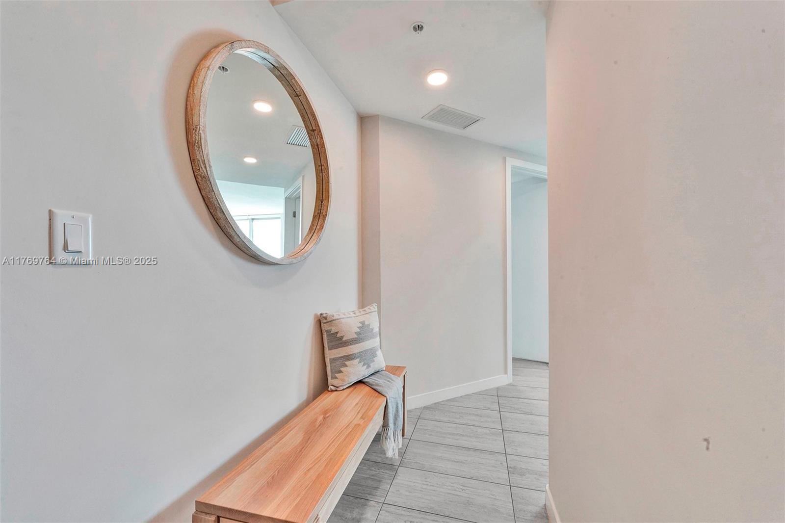 QUADRO CONDO - Residential