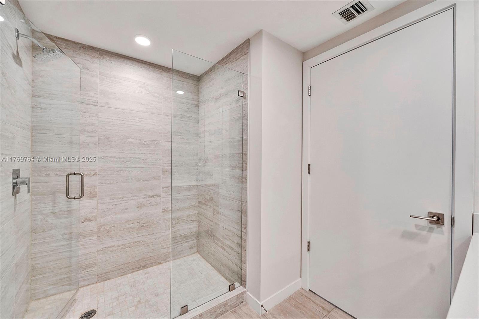 QUADRO CONDO - Residential