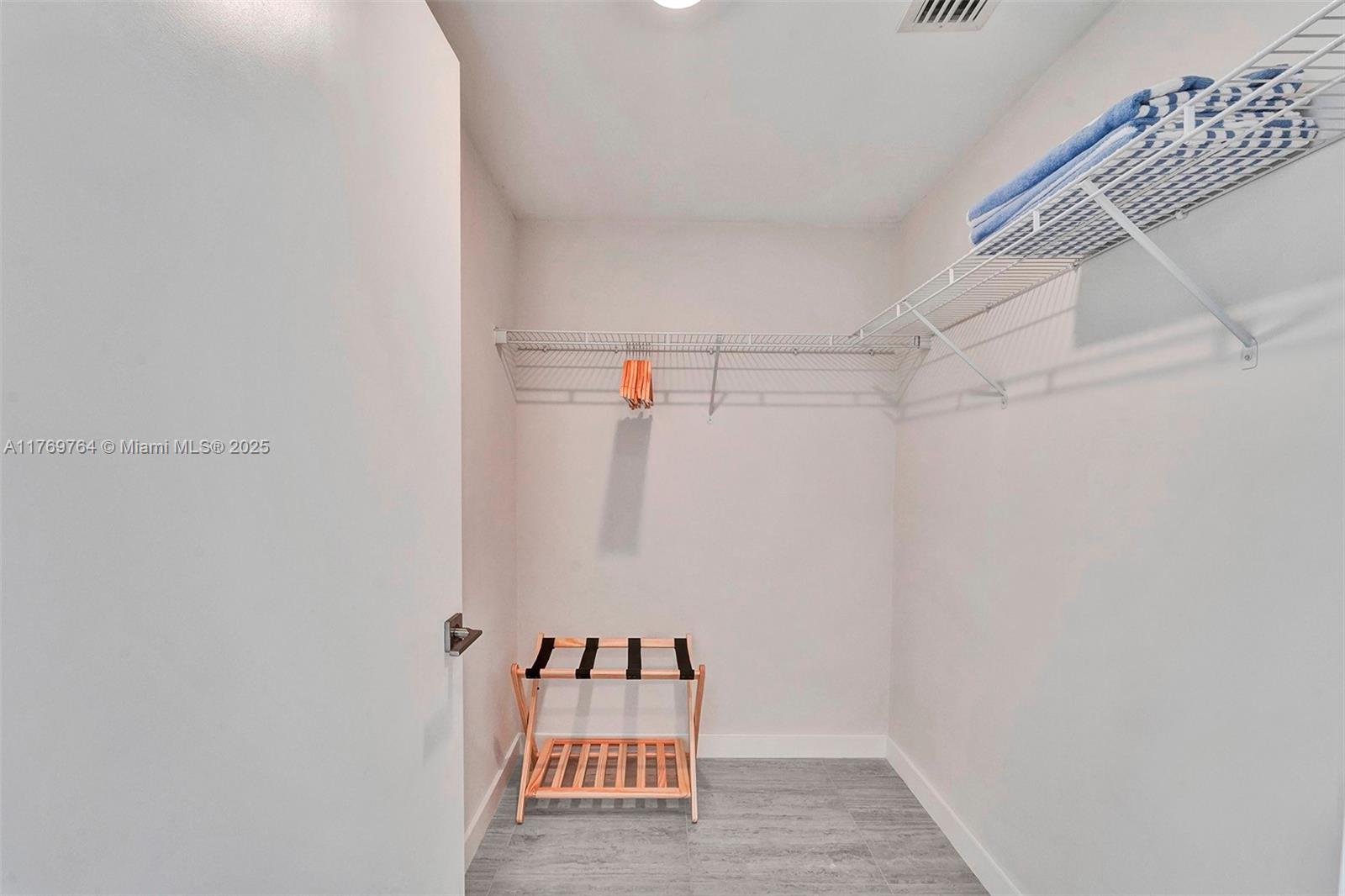 QUADRO CONDO - Residential