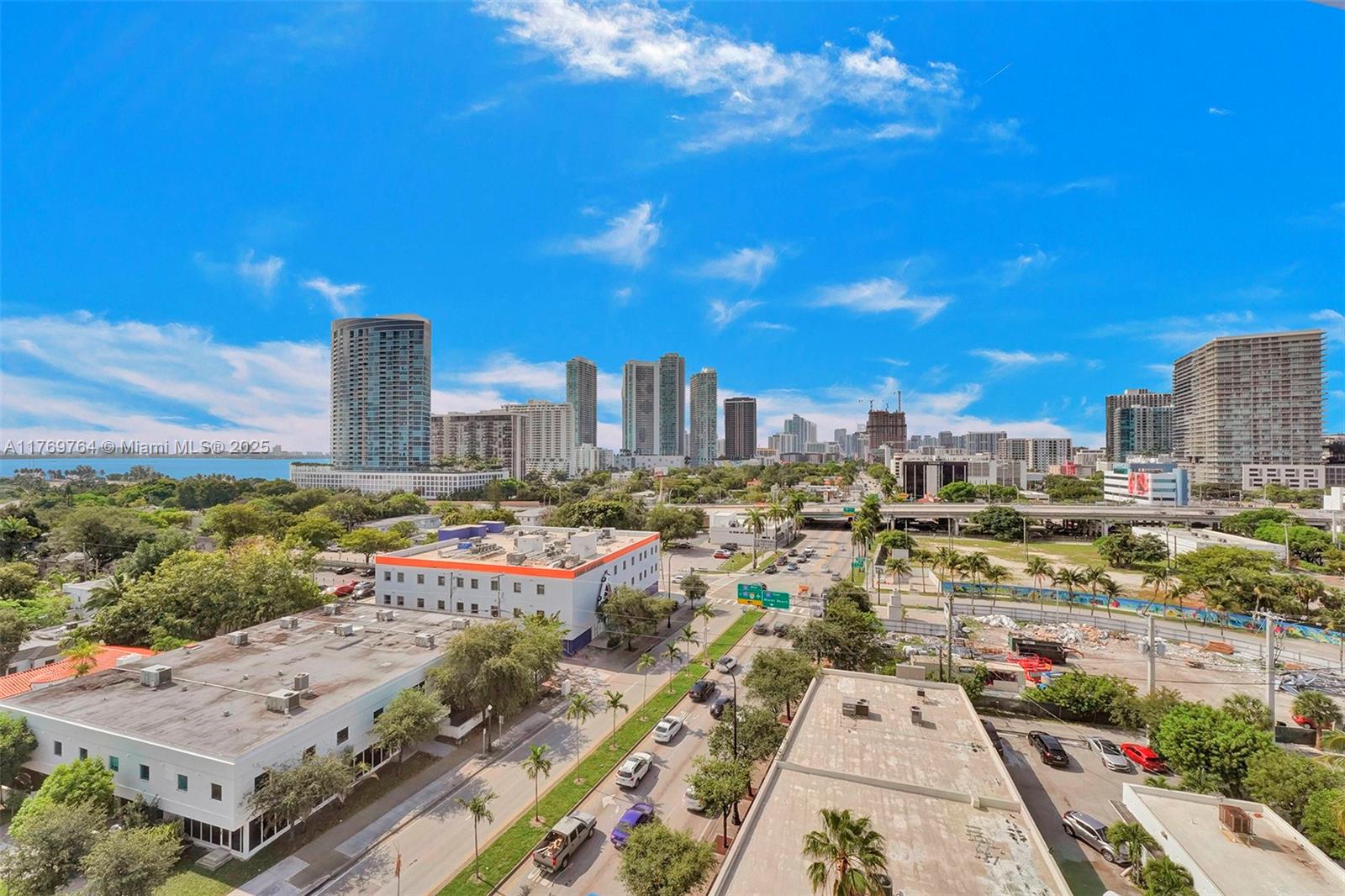 QUADRO CONDO - Residential