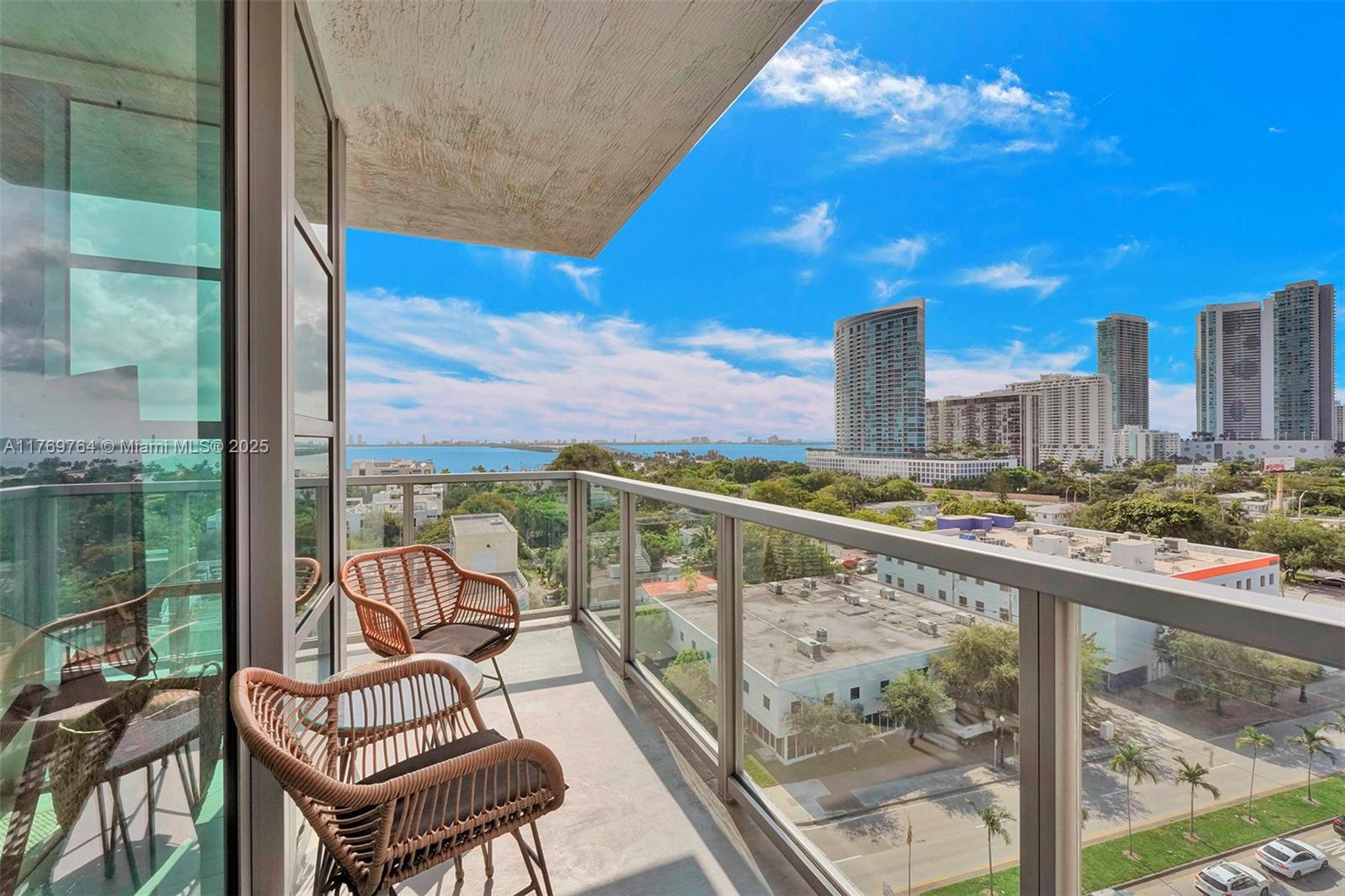 QUADRO CONDO - Residential