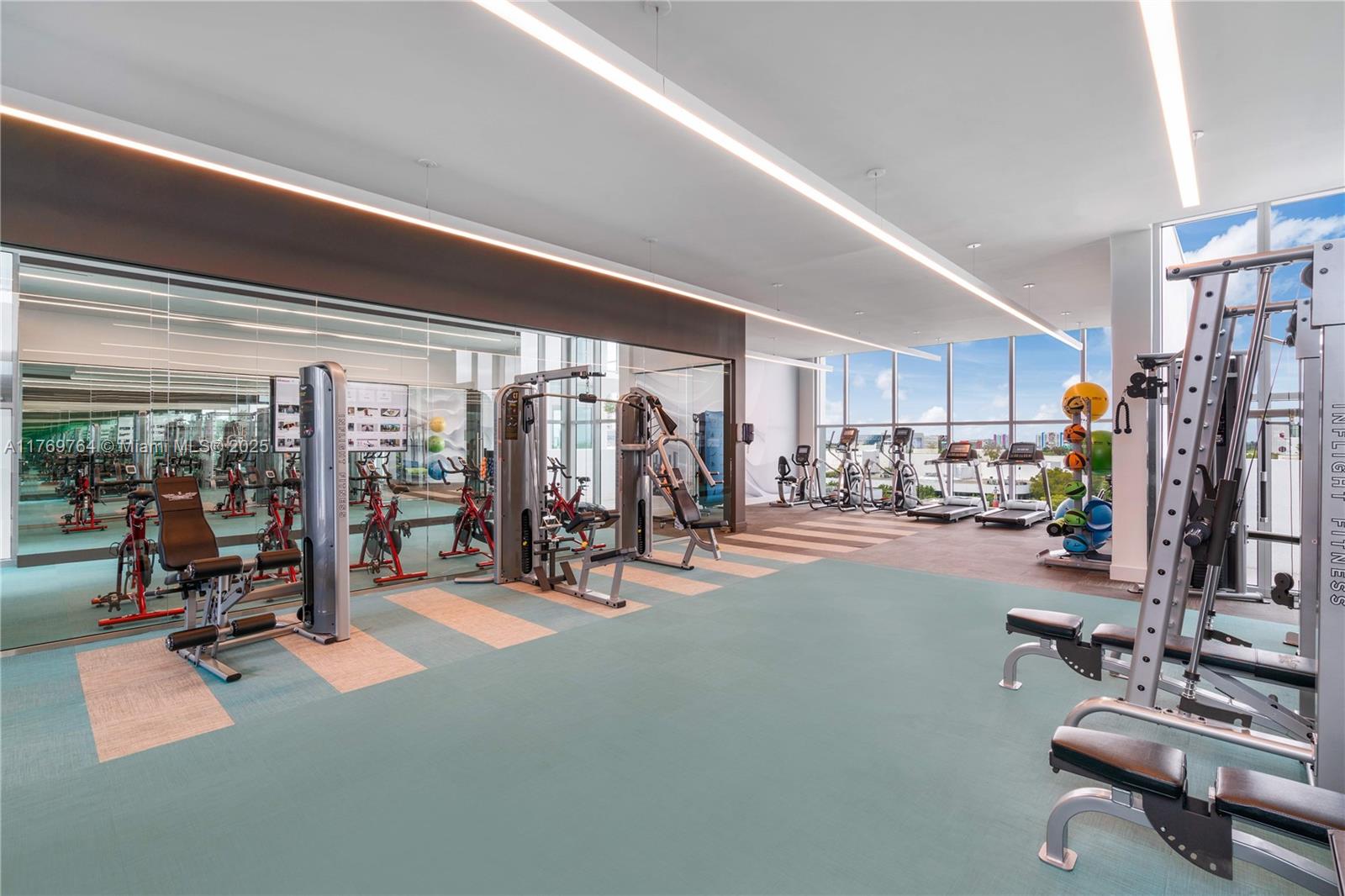QUADRO CONDO - Residential