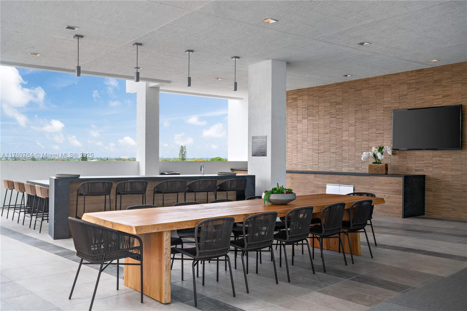 QUADRO CONDO - Residential