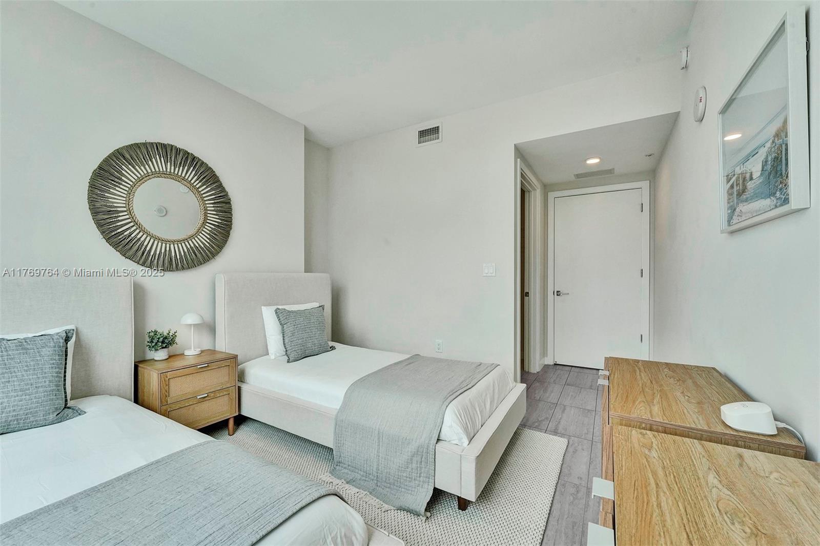 QUADRO CONDO - Residential