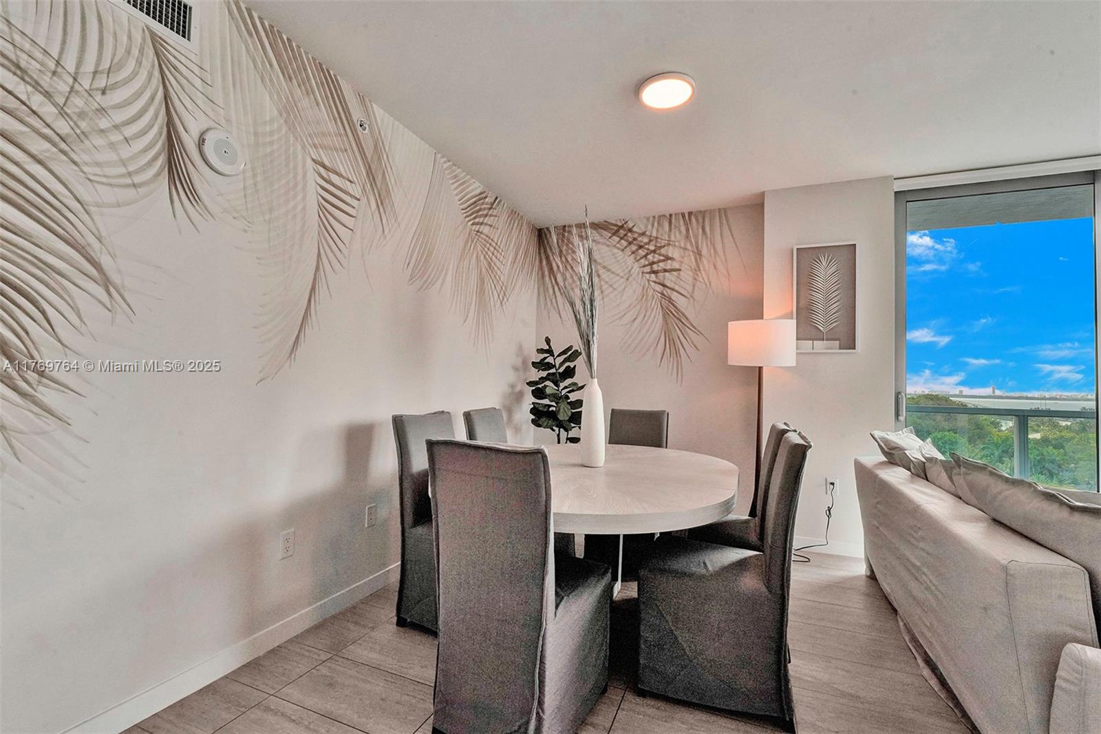 QUADRO CONDO - Residential