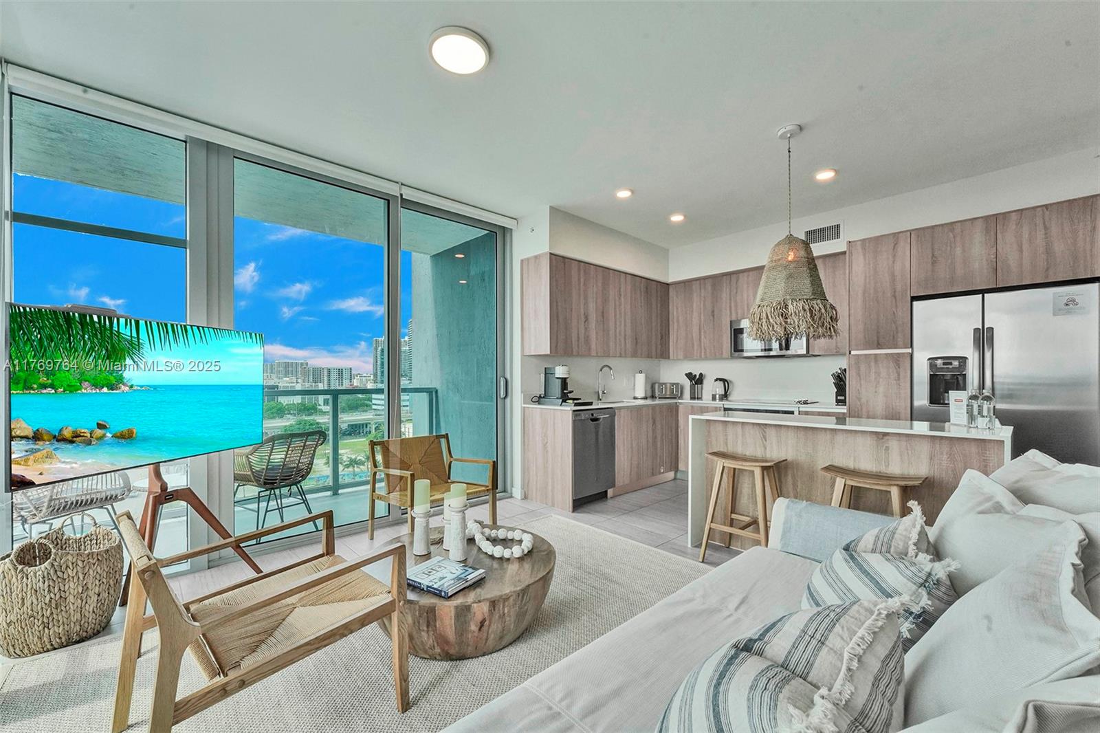 QUADRO CONDO - Residential