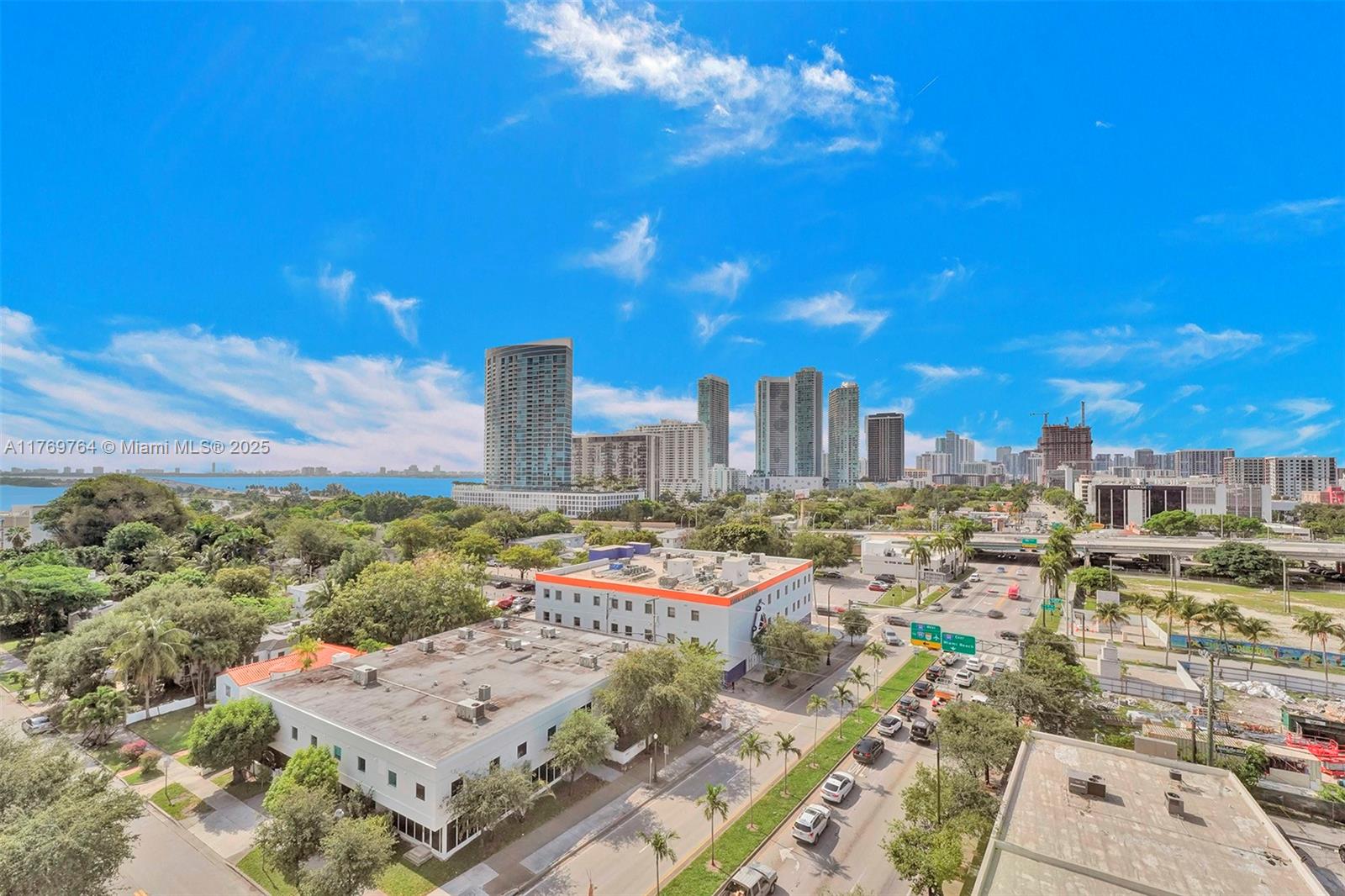QUADRO CONDO - Residential