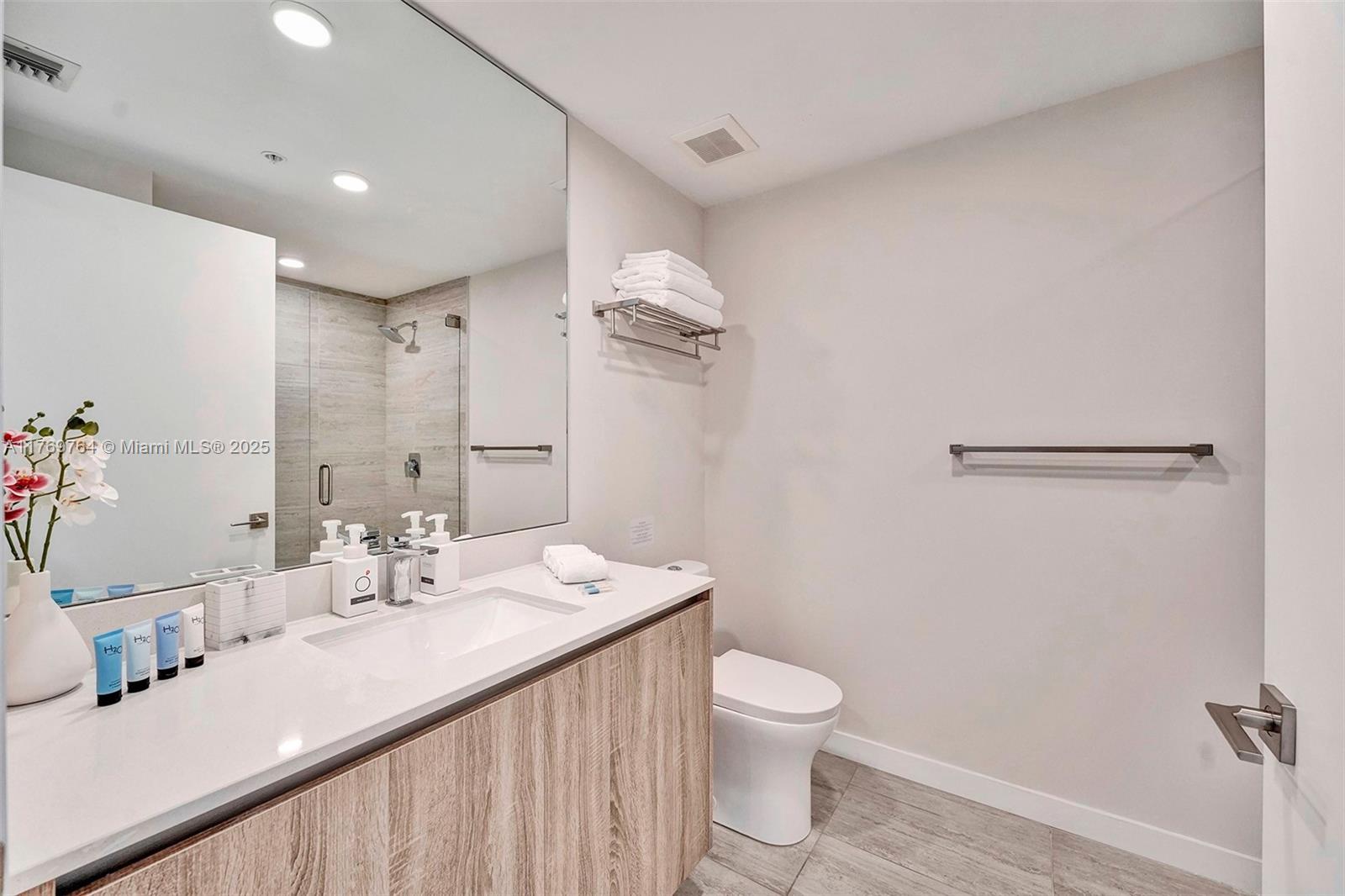 QUADRO CONDO - Residential