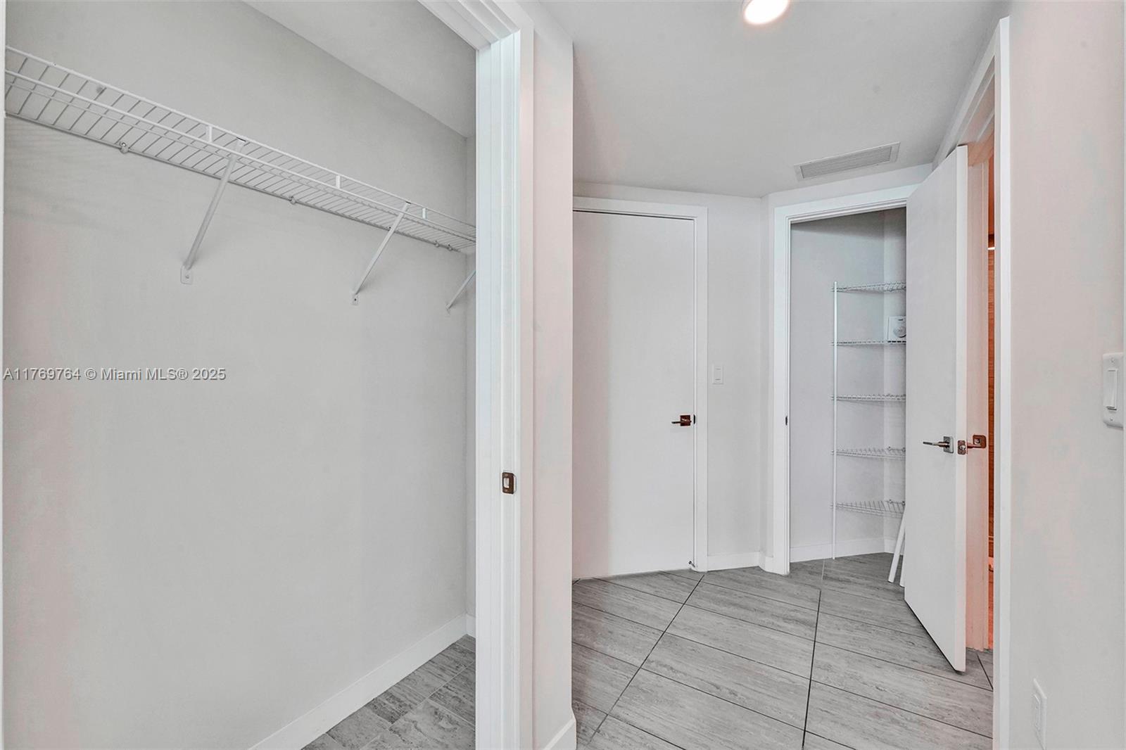 QUADRO CONDO - Residential