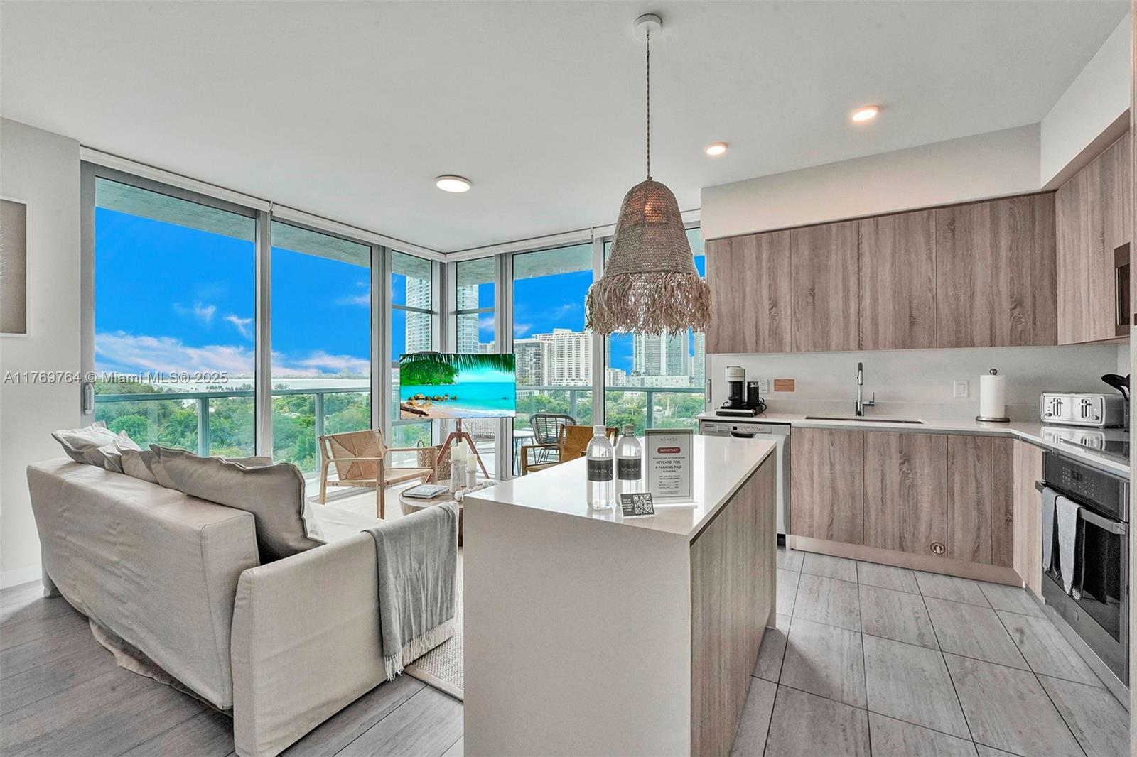 QUADRO CONDO - Residential