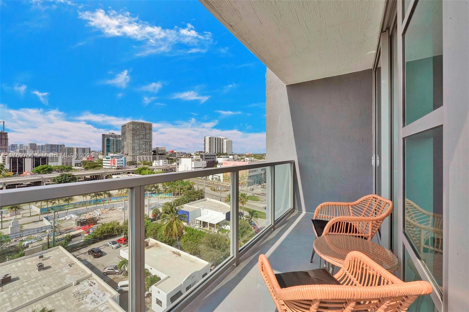 QUADRO CONDO - Residential