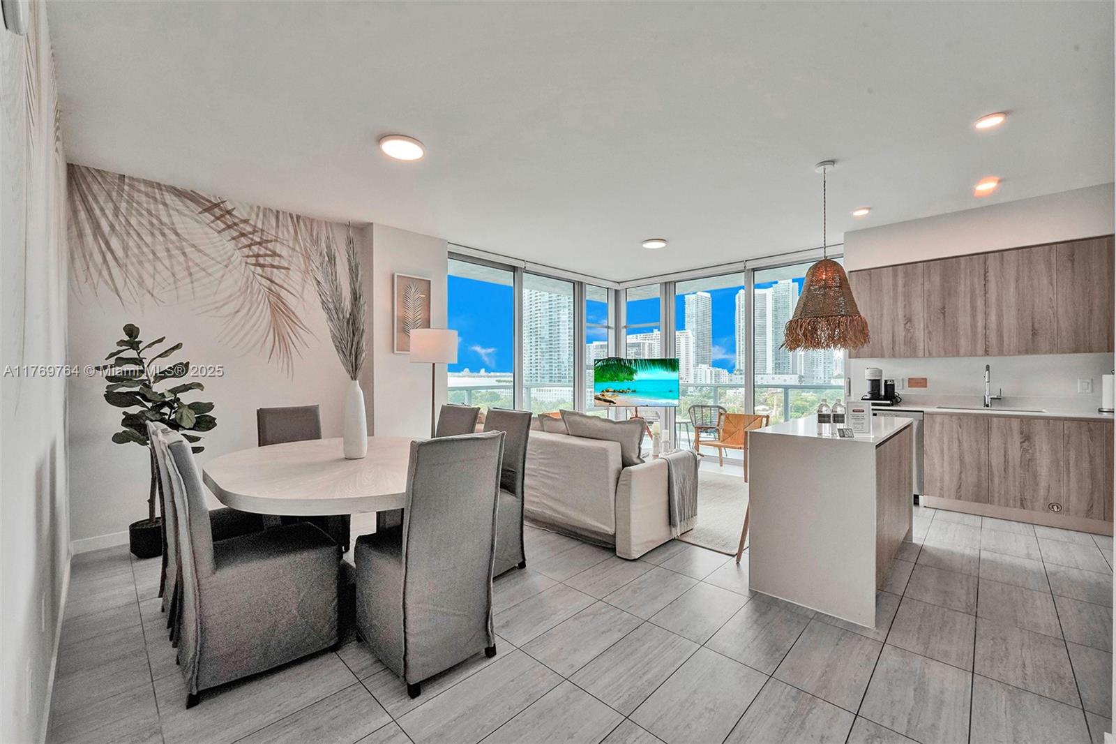 QUADRO CONDO - Residential