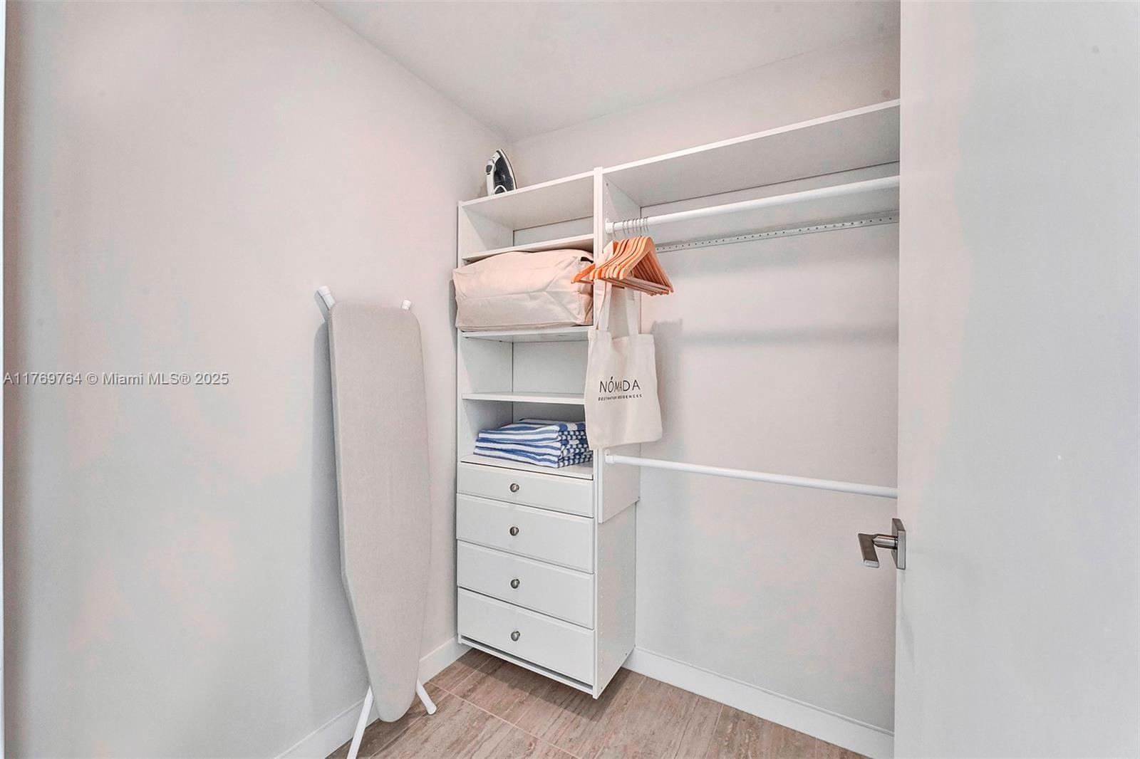 QUADRO CONDO - Residential