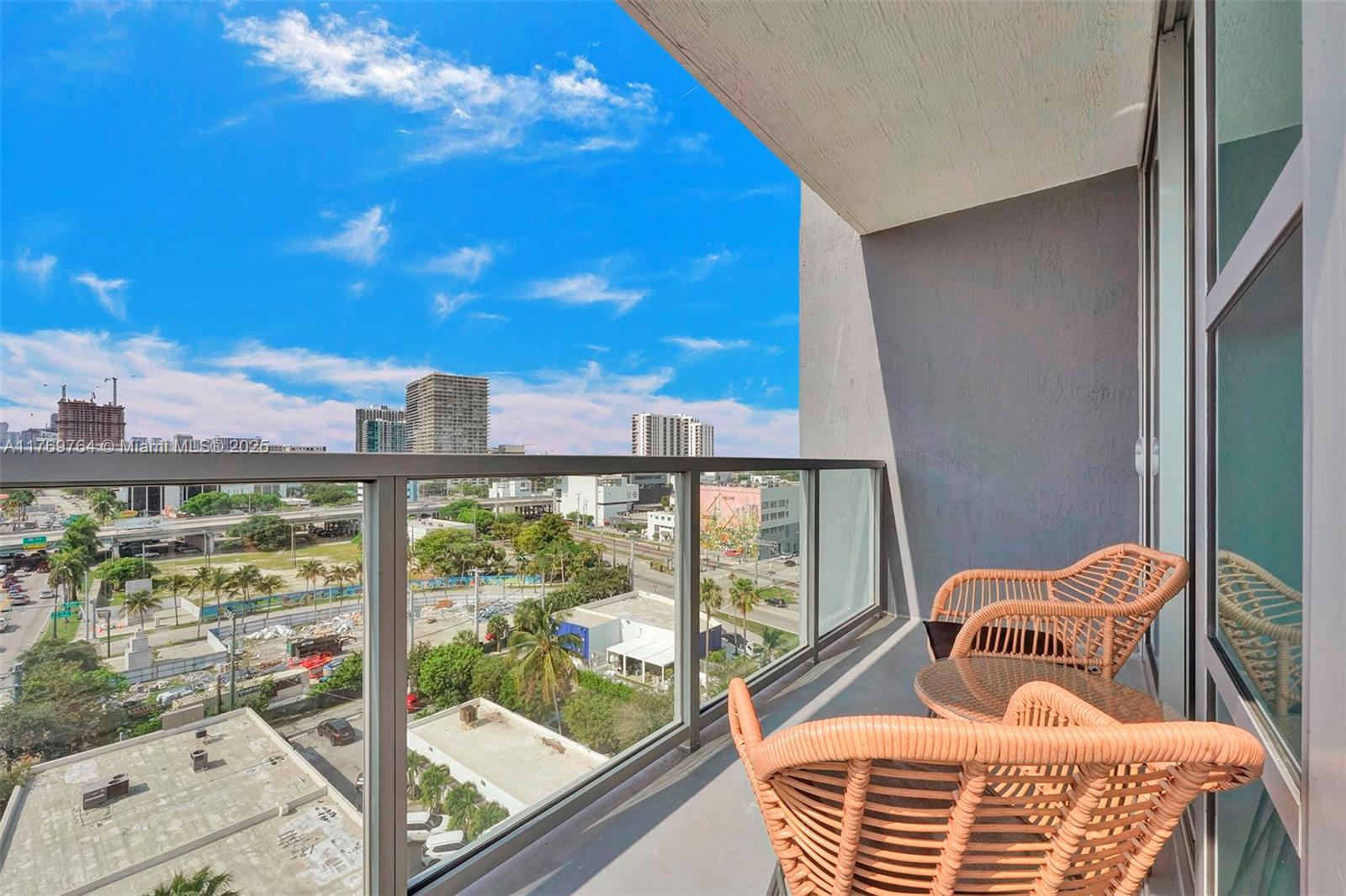 QUADRO CONDO - Residential