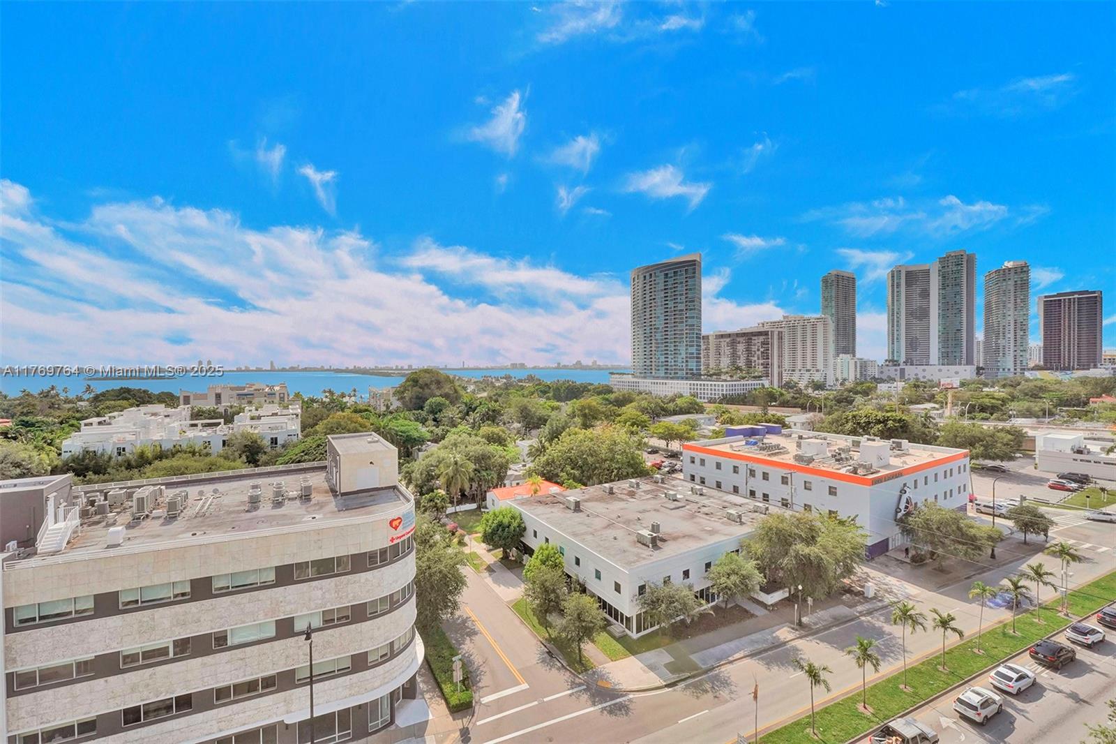 QUADRO CONDO - Residential