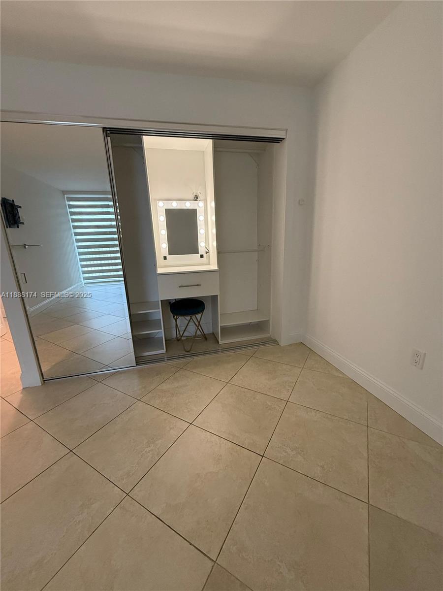 RIVER REACH CONDOMINIUM IV - Residential Lease