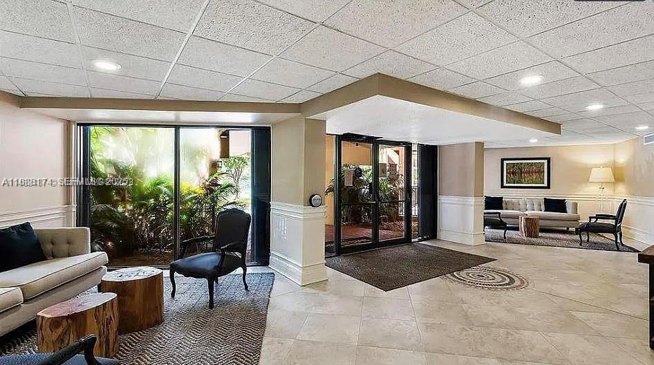 RIVER REACH CONDOMINIUM IV - Residential Lease