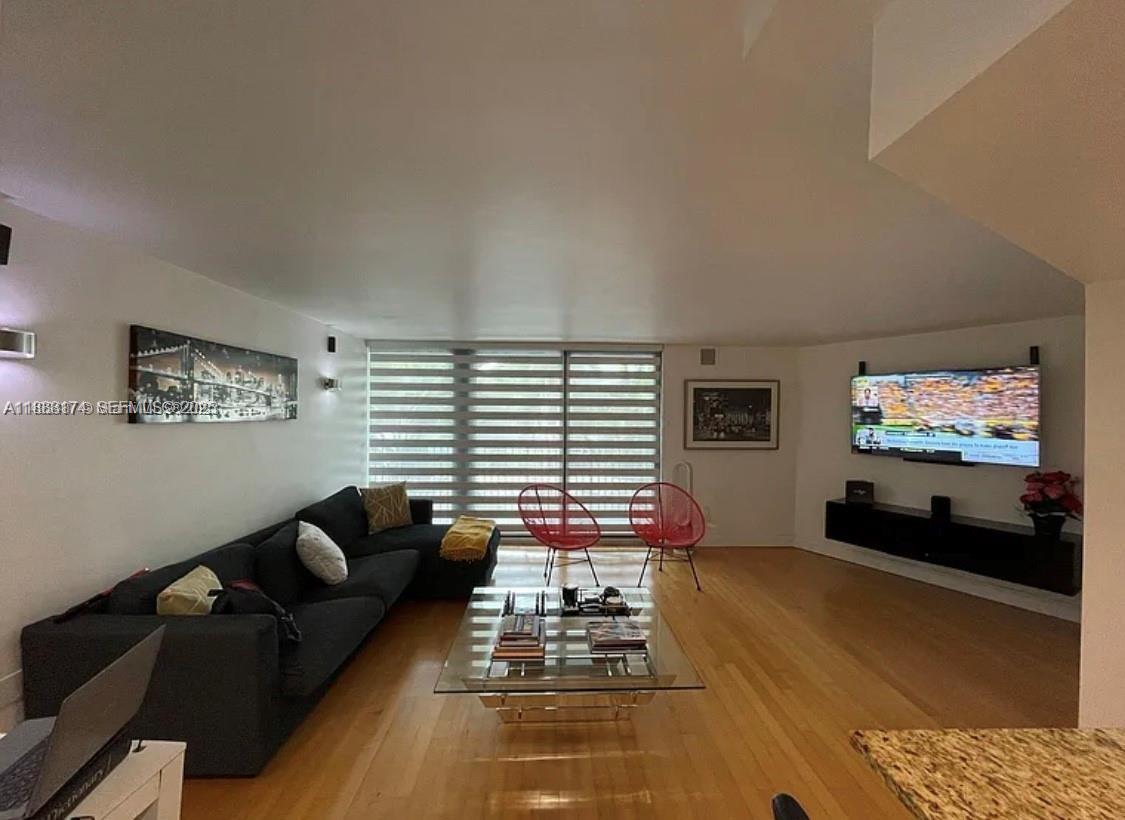 RIVER REACH CONDOMINIUM IV - Residential Lease