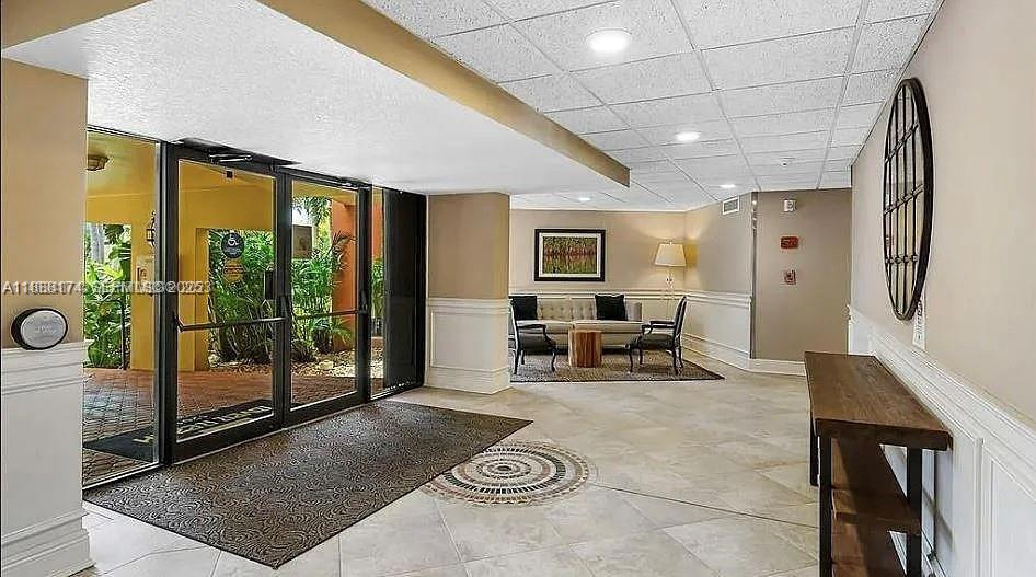 RIVER REACH CONDOMINIUM IV - Residential Lease