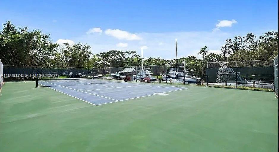 RIVER REACH CONDOMINIUM IV - Residential Lease