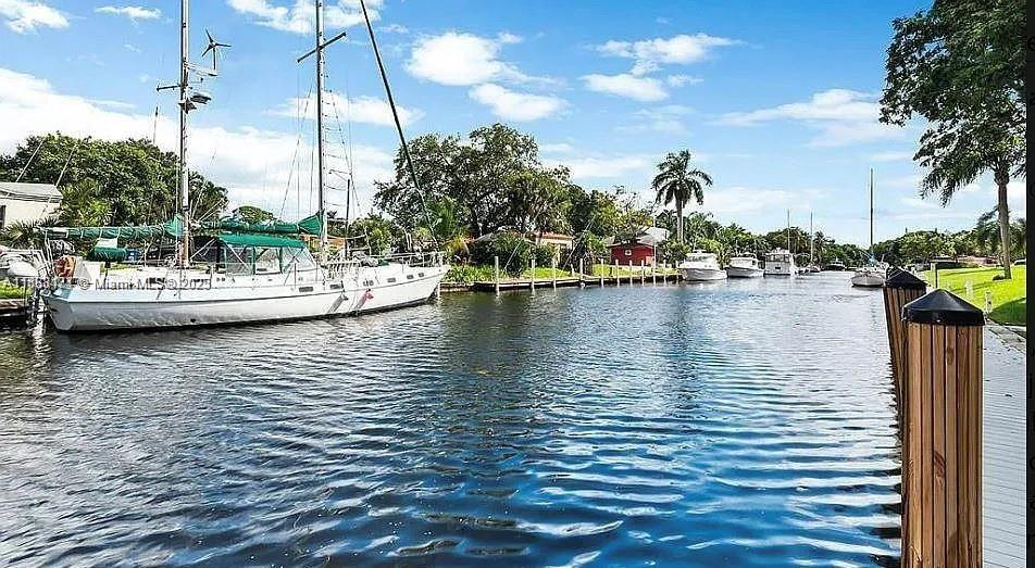 RIVER REACH CONDOMINIUM IV - Residential Lease