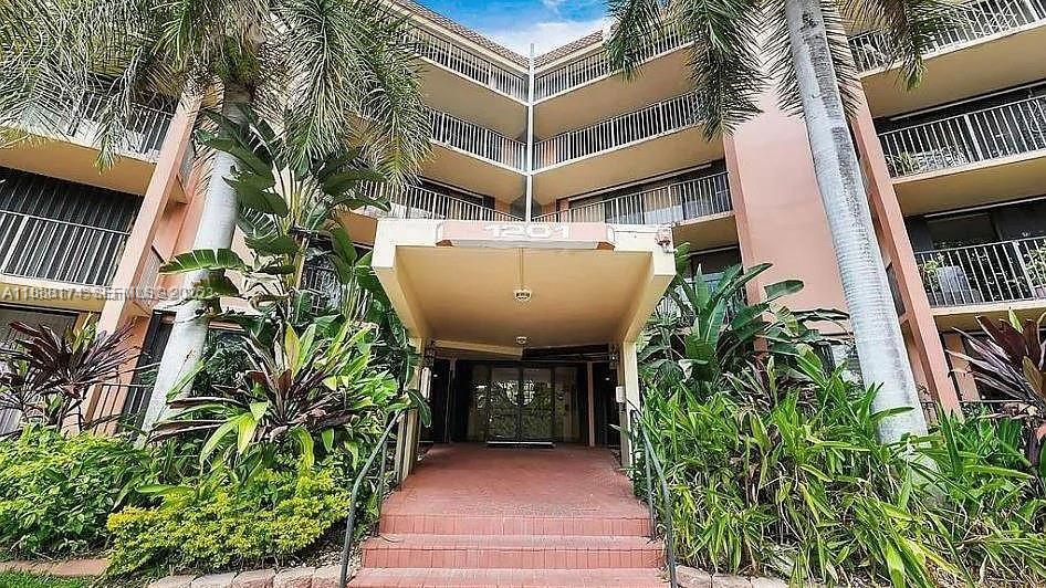 RIVER REACH CONDOMINIUM IV - Residential Lease