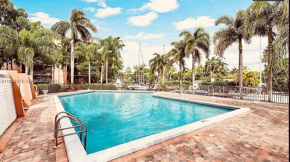 RIVER REACH CONDOMINIUM IV - Residential Lease